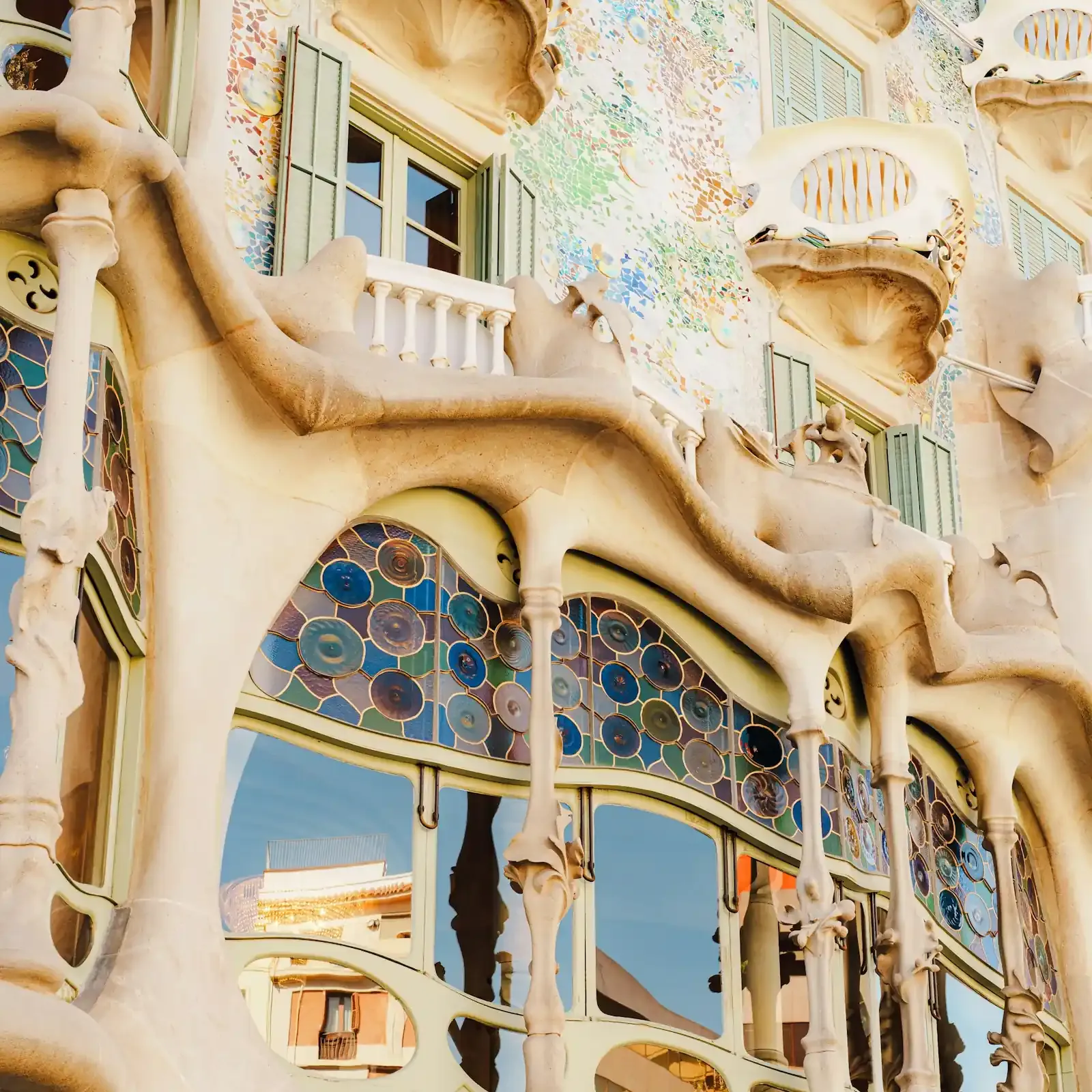 Detalle de la fachada modernista de Casa Batlló, en el Eixample de Barcelona